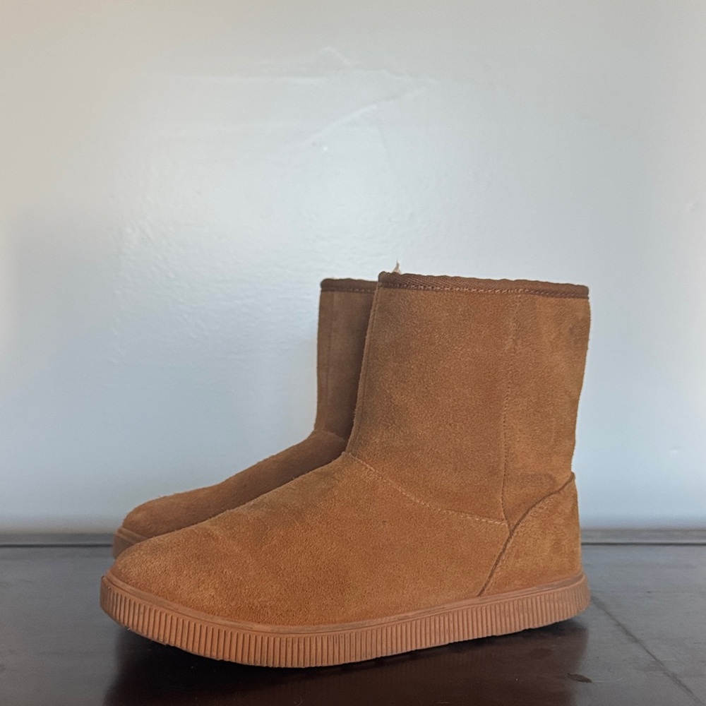 Cat and Jack Kids Tan Sherpa Lined Boots